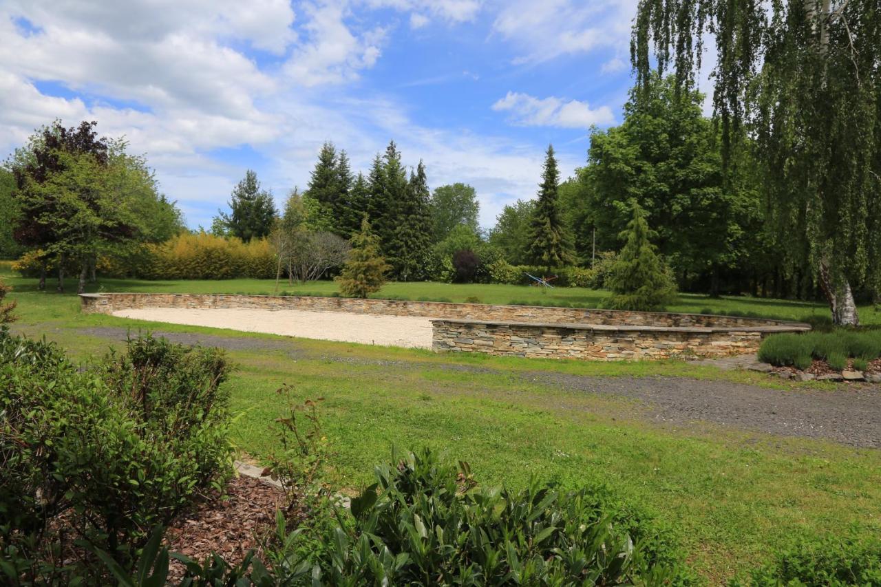 Hostellerie La Bruyere Chalvignac Bagian luar foto