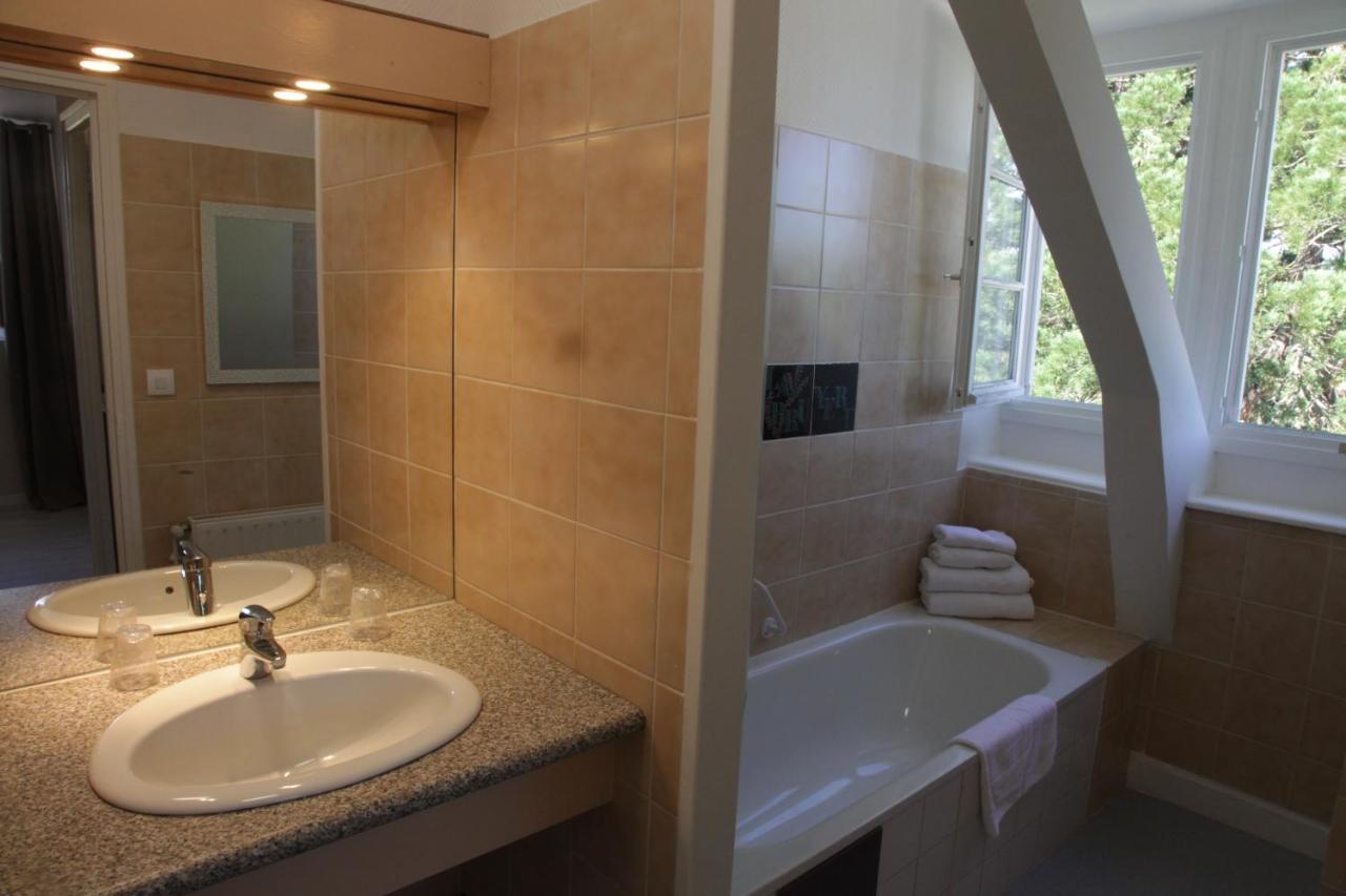 Hostellerie La Bruyere Chalvignac Bagian luar foto